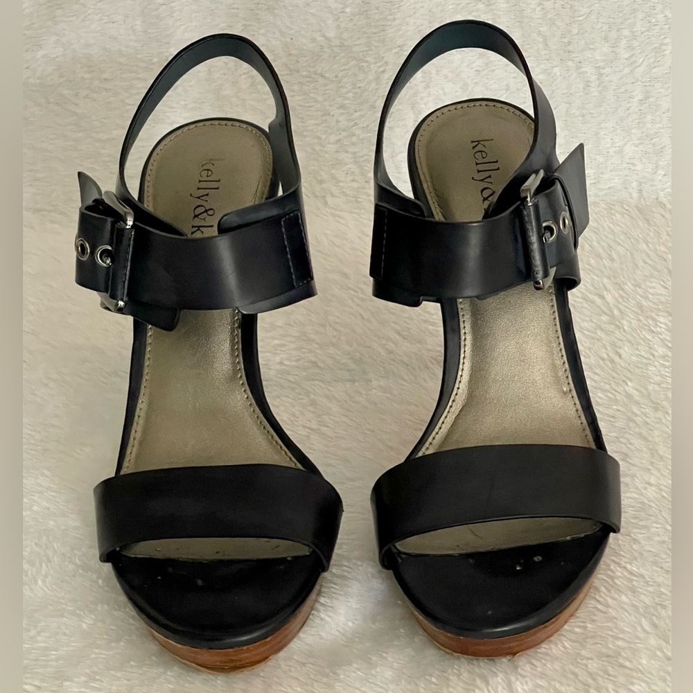 Kelly & Katie Navy Sandals 4” Wood Heel Size 6